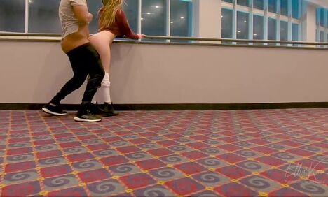 Сумасшедший публичный ЖМЖ секс в кинотеатре » Brazzers XXX - порно видео смотреть онлайн бесплатно
