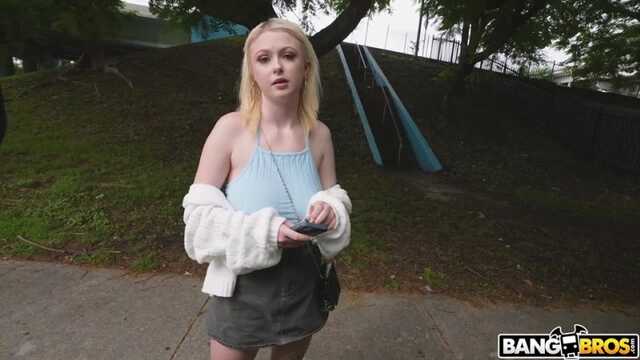 Порно: опытный пикапер развел наивную блондинку на жесткую еблю на лестнице